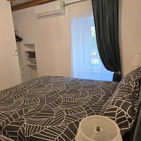 Rose 5 Apartment *